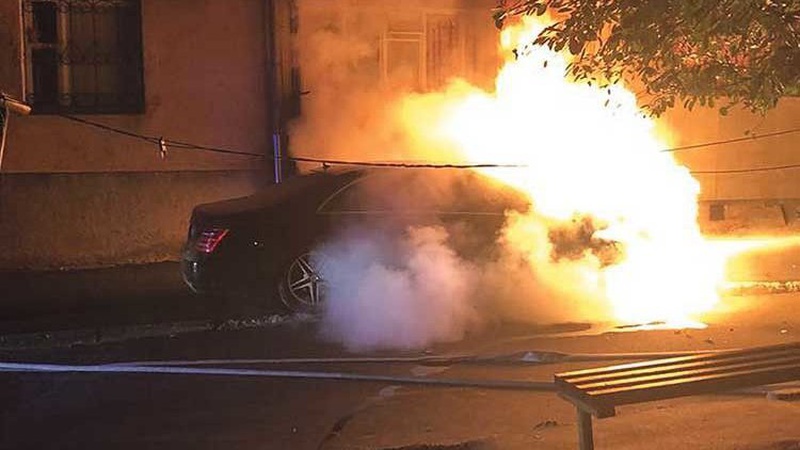 У селищі на Волині від вогню рятували автомобіль