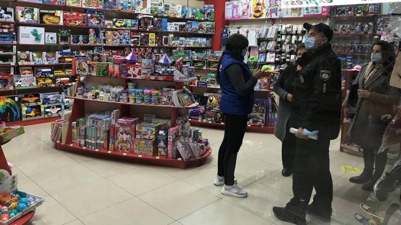 У Луцьку перевірили декілька закладів на дотримання правил «червоної» зони. ФОТО