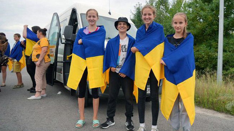 Україна повернула з рф групу депортованих дітей