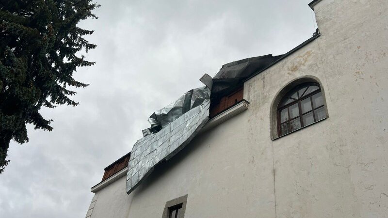 Шквальний вітер пошкодив дах знаменитого Дубенського замку