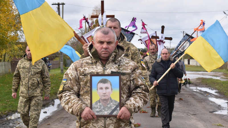 Загинув понад рік тому: у громаді на Волині поховали Героя Миколу Плясуна