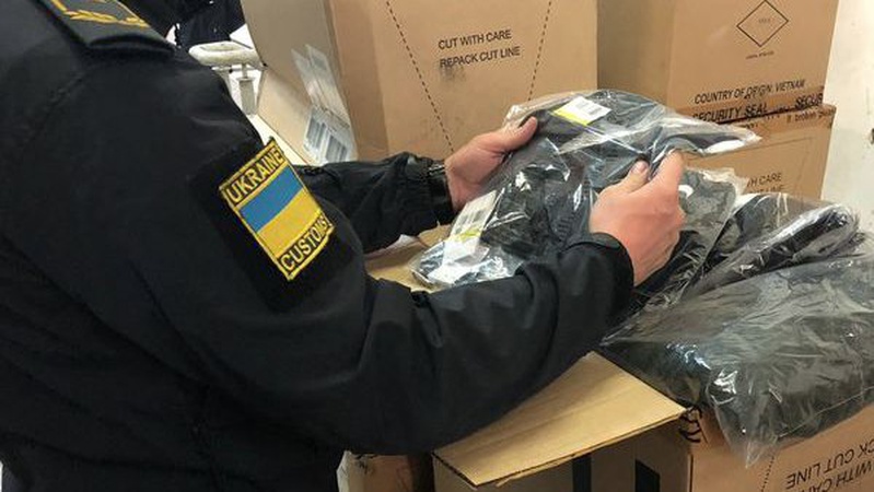 Через «Ягодин» під виглядом гуманітарки намагались ввезти спортивний одяг вартістю понад 1, 5 мільйона гривень
