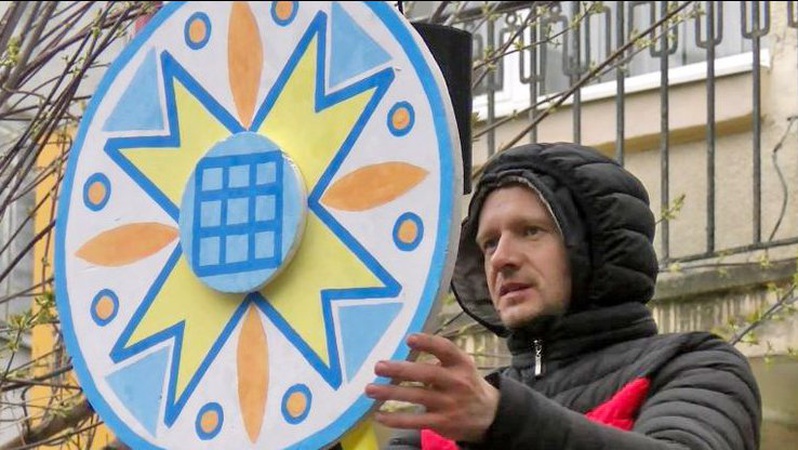 Луцьк прикрасили артінсталяціями