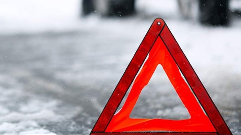 Врізалась у дерево: у Луцькому районі в аварії постраждали дві мешканки Рівненської області