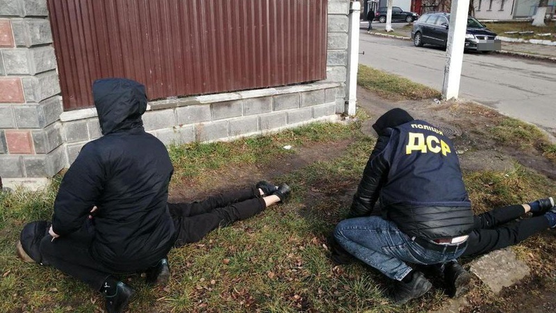 Суд обрав запобіжні заходи двом зловмисникам, які в Ківерцях живцем закопали таксиста