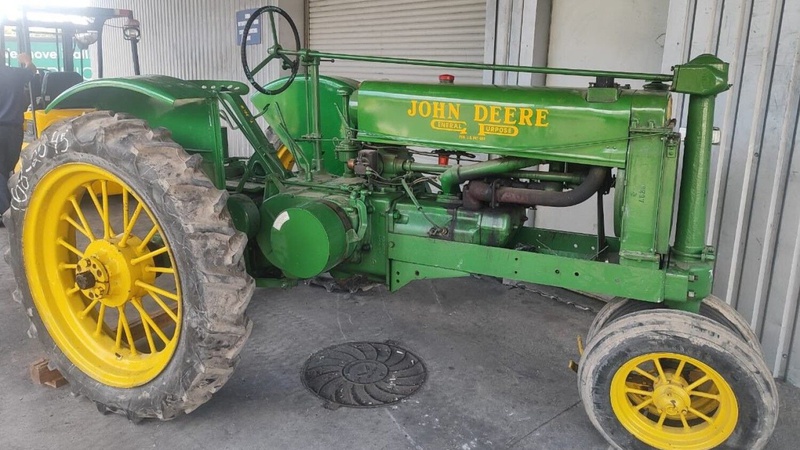 Волинські митники виявили приховану раритетну модель сільськогосподарської техніки