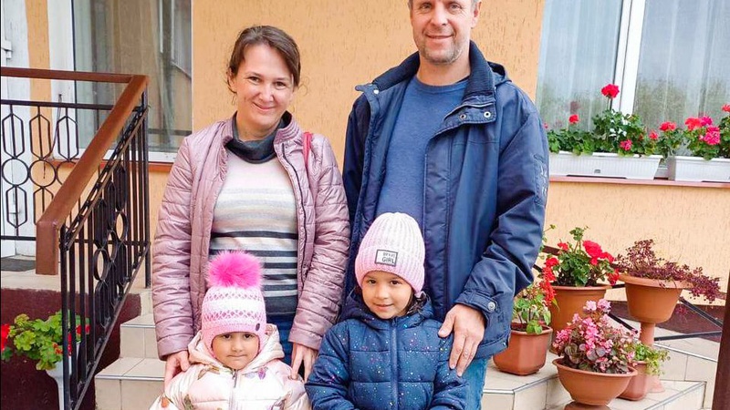 У місті на Волині маленьким сестрам знайшли нову сім’ю