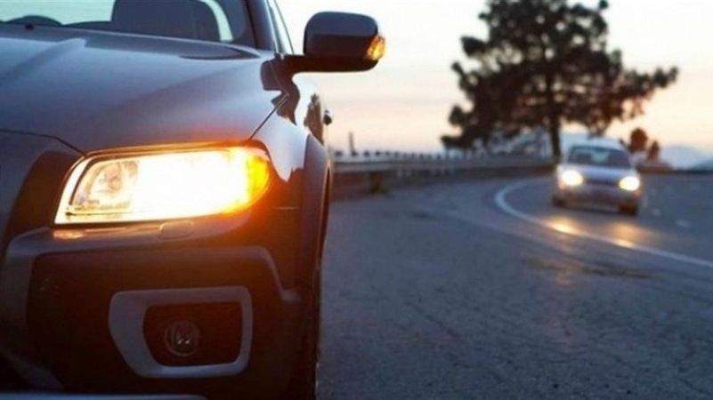 Відсьогодні українським водіям дозволили не вмикати удень ближнє світло за містом