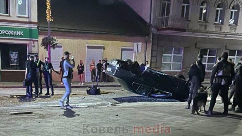 На Волині внаслідок ДТП перекинулося авто: водій втік