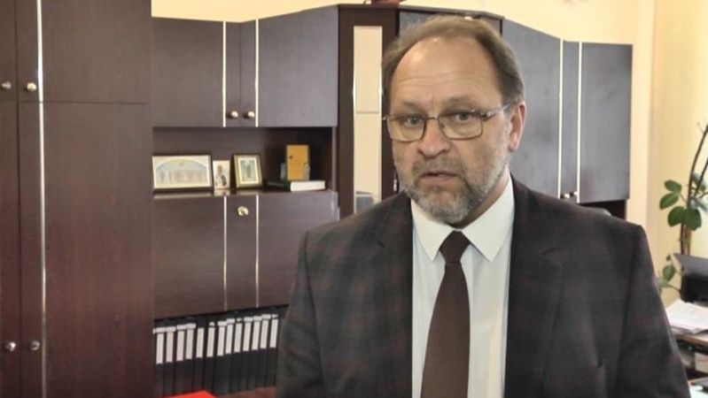 «Сидять в кабінеті, а діти мерзнуть»: луцький мер пригрозив директору школи розірванням контракту