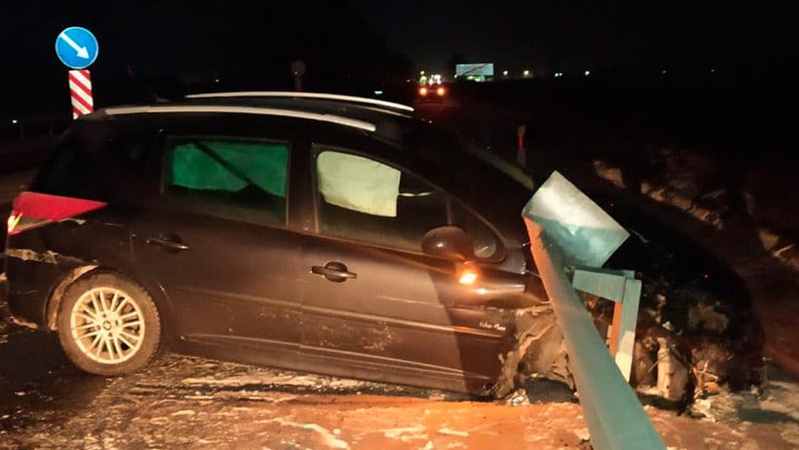 На Волині п’яний водій врізався в дорожній відбійник