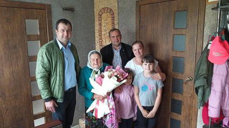 Має 42 онуки і правнуки: на Волині довгожителька відзначила 95-ліття