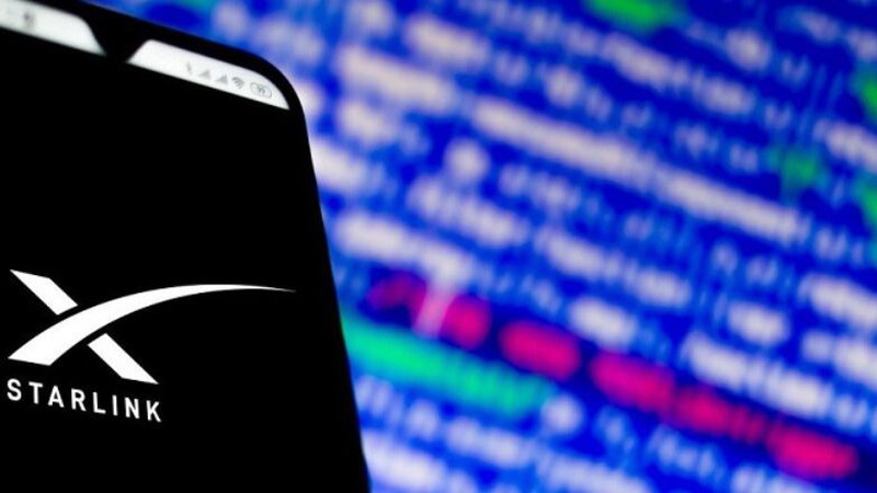 Медведєв заявив, що російські окупанти збиватимуть супутники Ілона Маска над українською територією