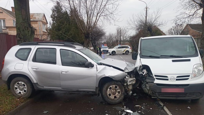 У Луцьку не розминулись легковик та бус: постраждав неповнолітній