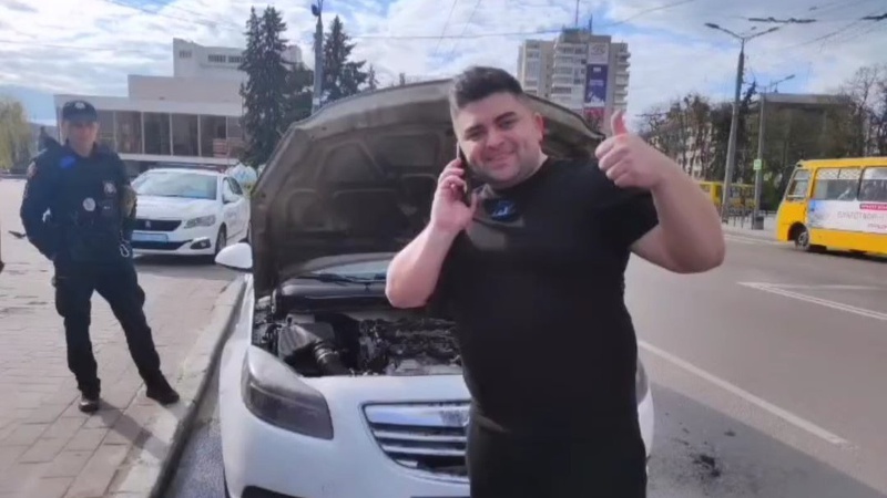 В центрі Луцька палало авто відомого коміка