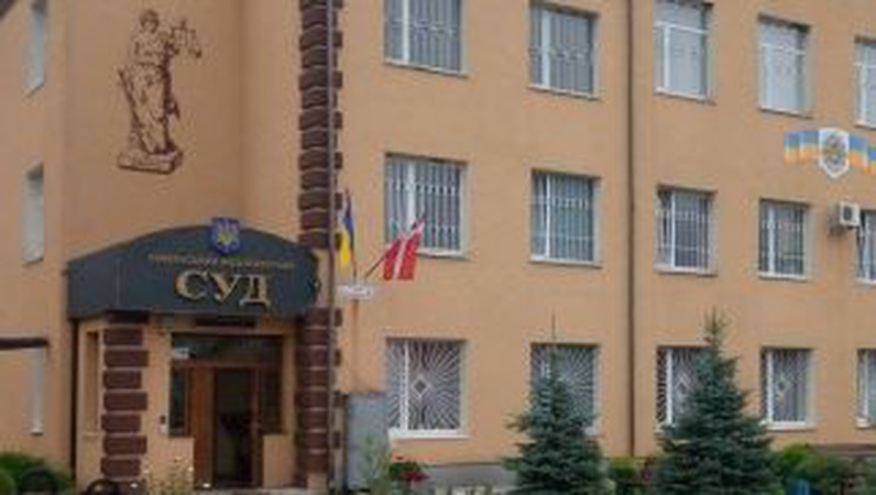 На Волині суд зупинив розгляд справи в убивстві матері, чоловіка забрали в армію