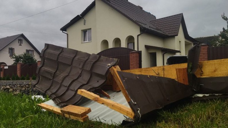 У селі біля Луцька підраховують збитки, які завдала негода