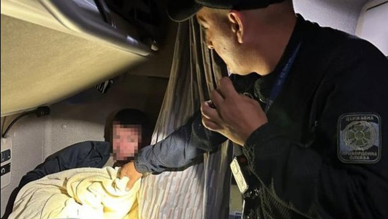 Далекобійника з Волині, у ліжку якого виявили ухилянта, взяли під варту