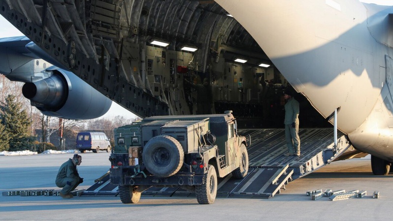 Кулеба анонсував нові постачання важкої зброї від США