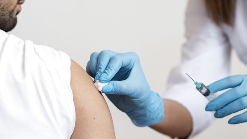 Де в Луцьку можна вакцинуватися від COVID-19