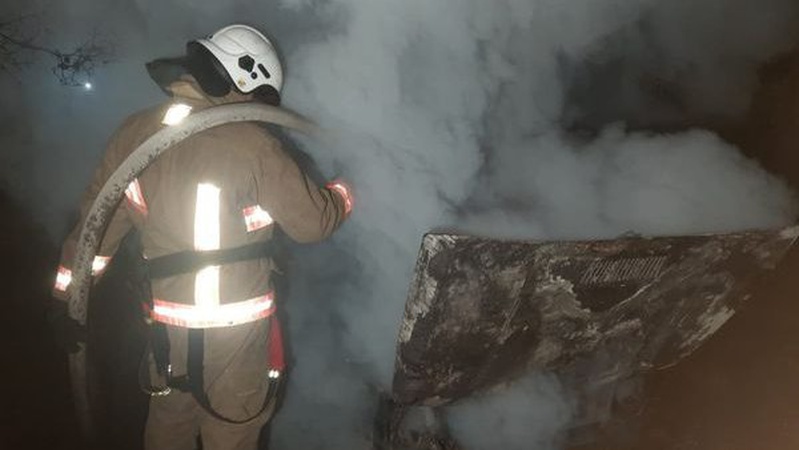 На Волині вночі посеред дороги згорів легковик