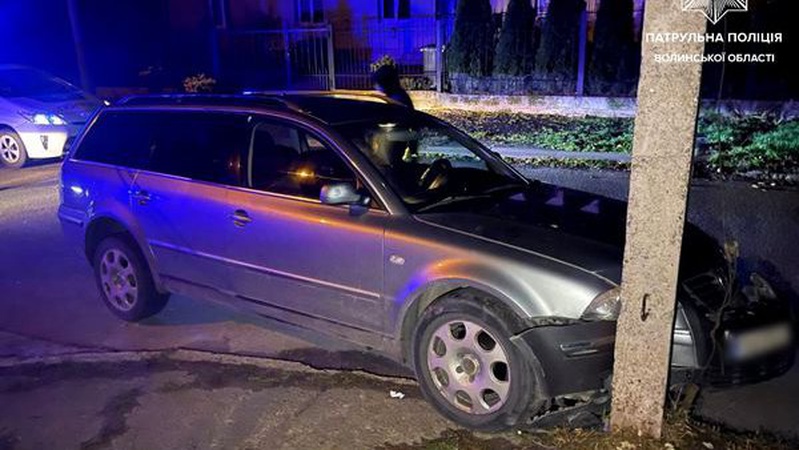 У Луцьку п’яний неповнолітній не розминувся з електроопорою
