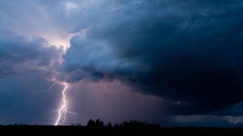 Дощі, грози і град: в Україні очікується погіршення погоди