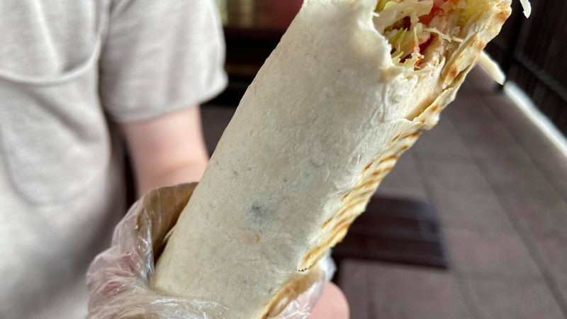 Чи то цвіль, чи лаваш «з яблук»: на Волині продали зіпсований фастфуд. ФОТО