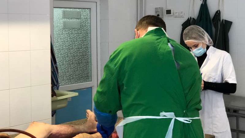 Тут були і мери, і судді, і прокурори: журналістка написала репортаж про роботу в луцькому морзі (ФОТО 18+)