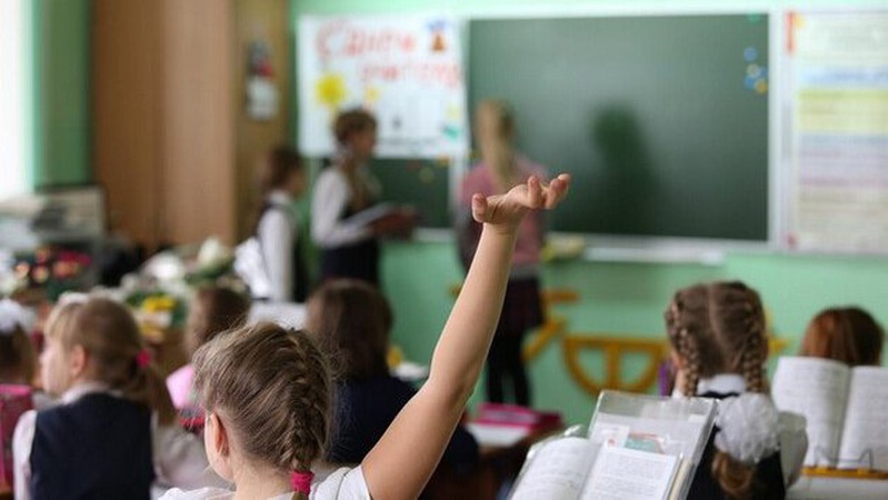Скільки вчителів та вихователів відсторонили від роботи через відсутність вакцинації