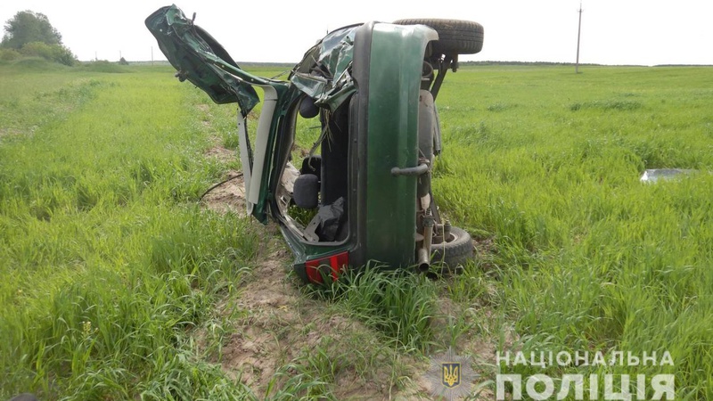 На Волині легковик злетів у кювет: водій – у реанімації. ФОТО