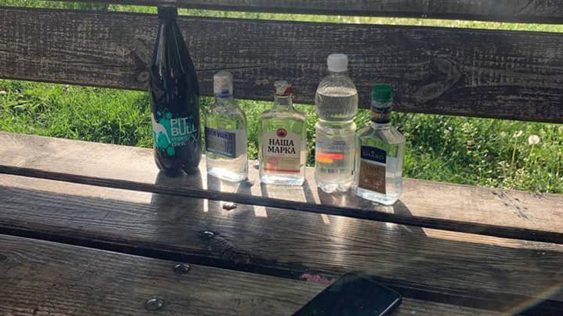 У Луцьку на лавці біля парку продавали сурогат