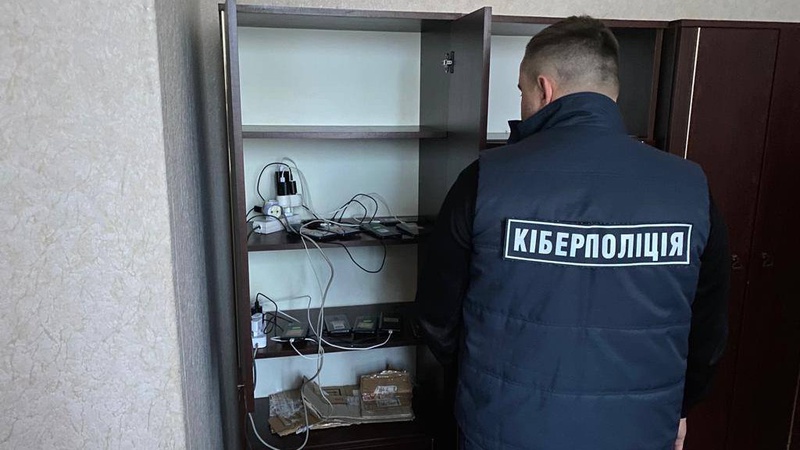 Готували атаки на соцмережі лідерів думок: на Волині викрили ботоферму