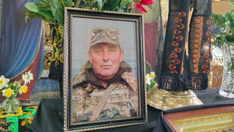 Вірили, що живий, але дива не сталося: у Рожищі попрощалися із Героєм Володимиром Войтюком