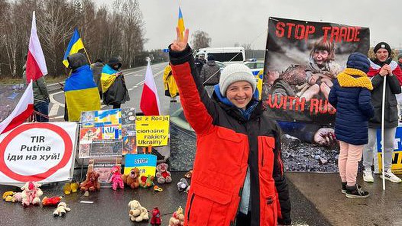 Завдяки тиску громадянського суспільства ЄС заборонив фурам з росії і білорусі рухатися по його території