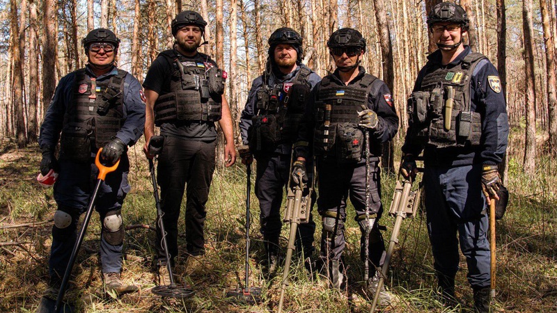 Волинські піротехніки продовжують розміновувати Донеччину