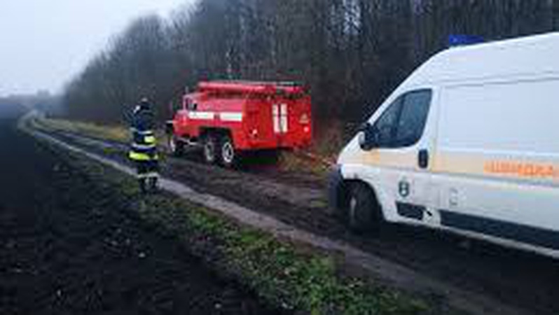 На Волині рятувальники відбуксирували «швидку», яка приїхала на виклик до хворої