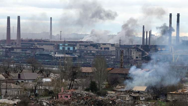 росія бомбить «Азовсталь», попри вказівки путіна
