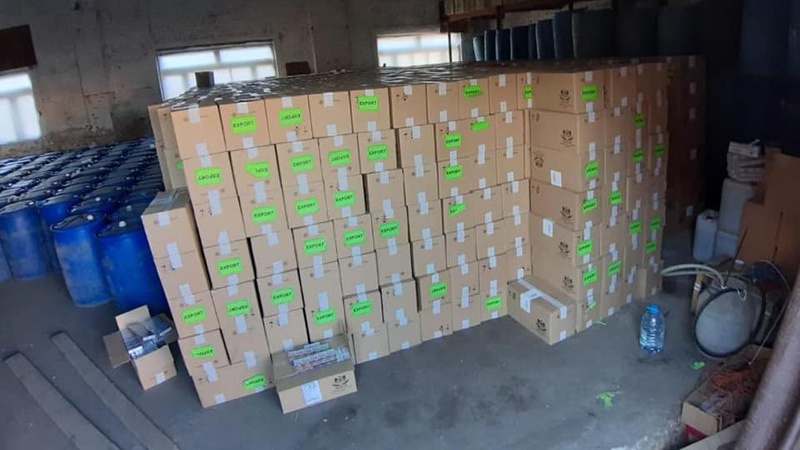 Під час обшуку в Луцьку вилучили контрафактні цигарки і спирт на 600 тисяч доларів. ФОТО