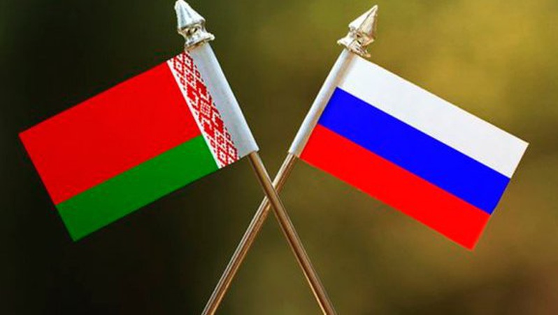 Заради свого трону Лукашенко навіть маму рідну продасть! — Франек Вячорка