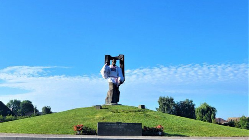 У Ковелі до Дня Незалежності  одягнуть у вишиванку пам’ятник Шевченку. ФОТО