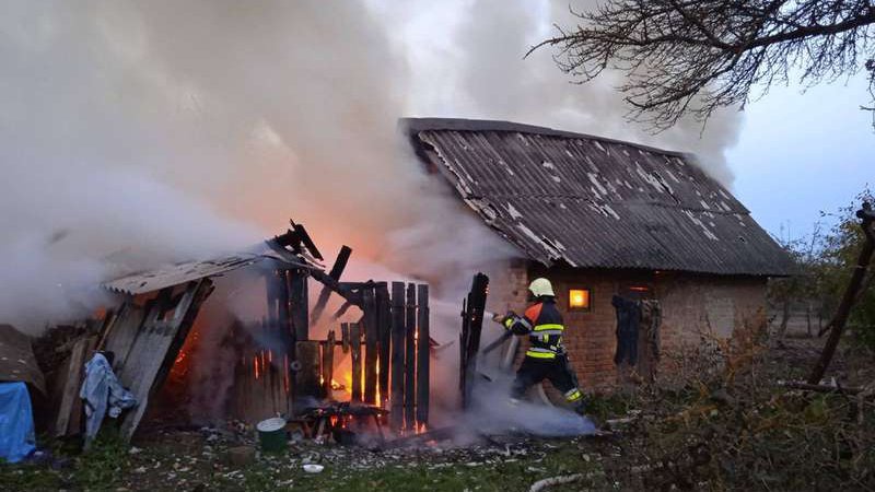 Волинські рятувальники під час гасіння пожежі знайшли тіло чоловіка. ФОТО
