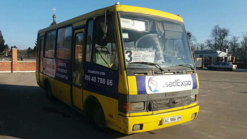 Люди не можуть їздити таким транспортом: у Луцьку з перевізником розірвали  договір