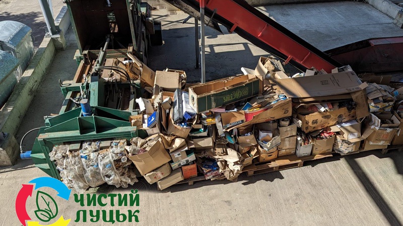 У Луцьку на перероблення здали пів тонни макулатури