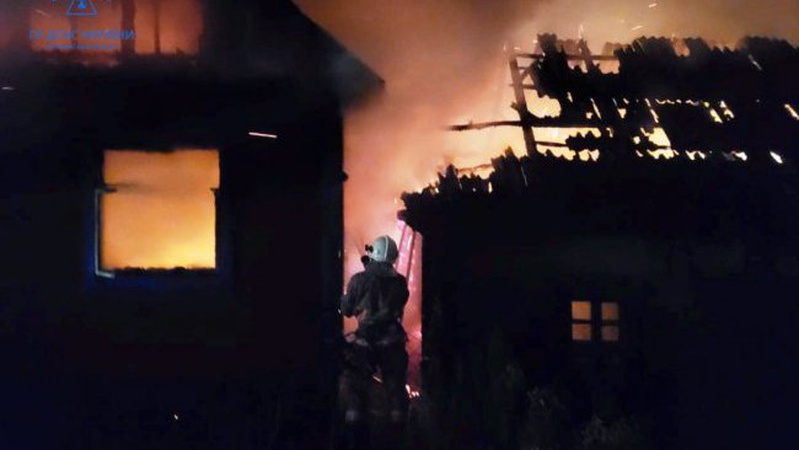 На Волині горіли два житлові будинки: загинули двоє людей