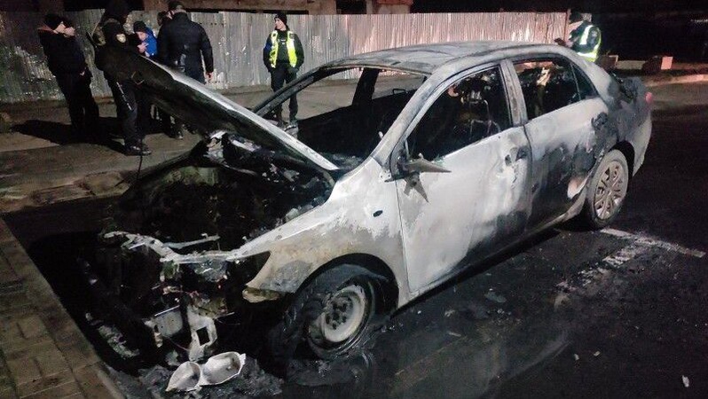 У Луцьку ввечері горіла «тойота». Вогонь перекинувся на інше авто