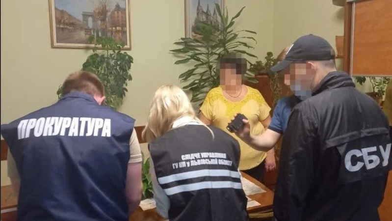 Працівниця університету брала «відкати», а піймалась на 37 тис. грн