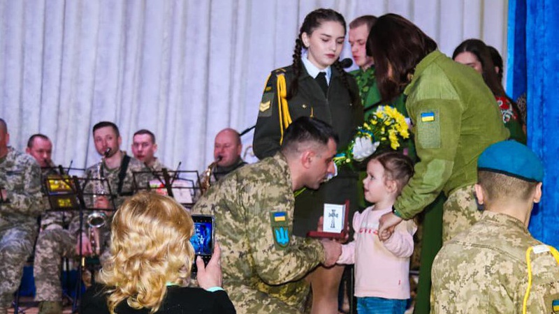 Родинам загиблих Героїв з Князівської бригади вручили посмертні відзнаки «Навіки в строю»