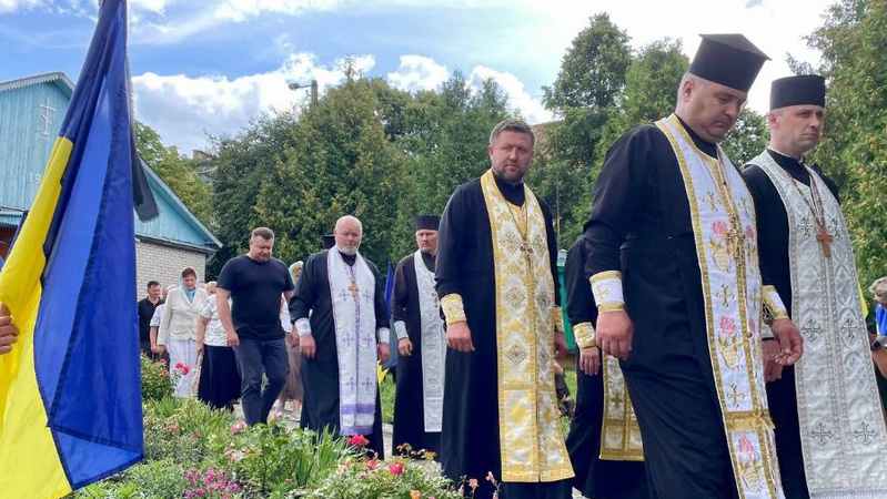 У місті на Волині провели в останню путь захисника Івана Сахніка. ФОТО