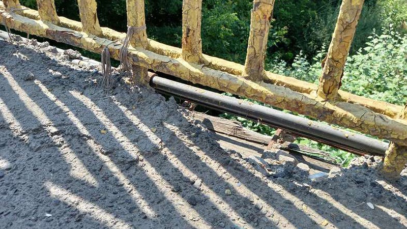 У Луцьку міст на Шевченка сиплеться на очах: чого чекати від комунальників. ФОТО. ВІДЕО